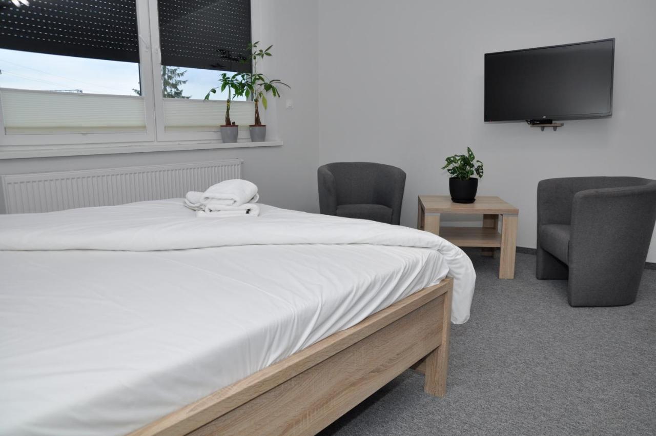 Pokoje, Apartamenty, Restauracja Marcus Oborniki Eksteriør billede