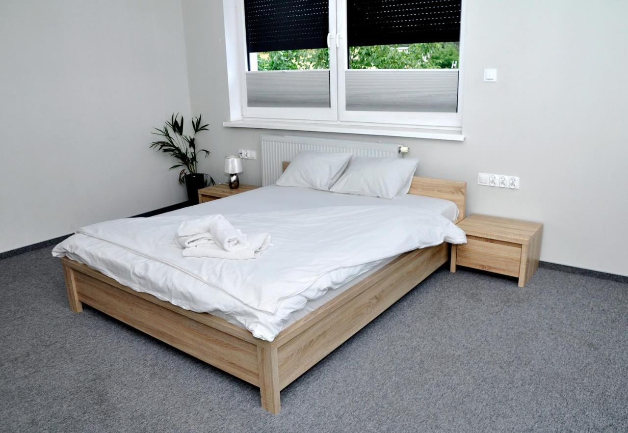 Pokoje, Apartamenty, Restauracja Marcus Oborniki Eksteriør billede